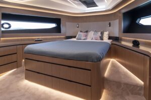 PEARL 62 MADNESS V FORWARD CABIN