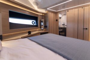 PEARL 62 MADNESS V FORWARD CABIN