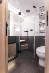 PEARL 62 MADNESS V FORWARD CABIN