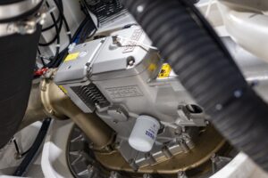 PEARL 62 MADNESS V ENGINE ROOM