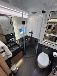 Pearl 62 MADNESS V interior