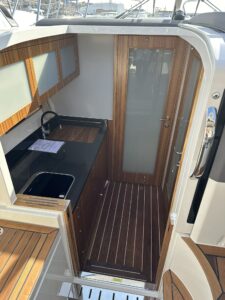 MAREX 310 SUN CRUISER PEGGY G INTERIOR