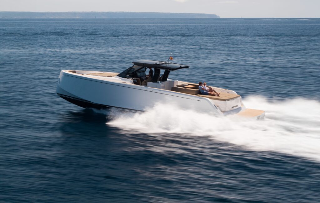 PARDO 50 CHARTER LIFESTYLE