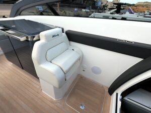 Co-pilot seat Windy 37 Shamal