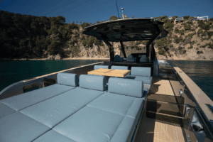 PARDO 43 DECK DETAILS