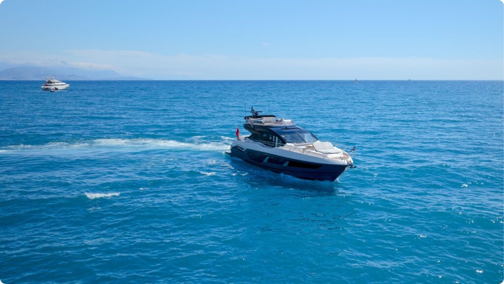 yacht en mer