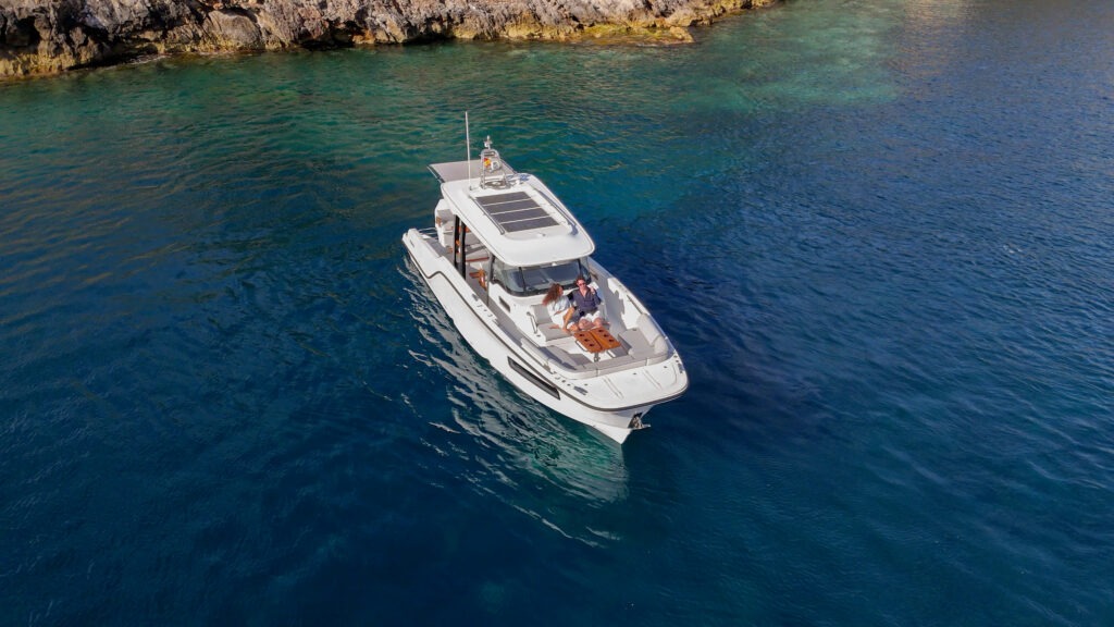 AIATA Wayfinder 38 on charter