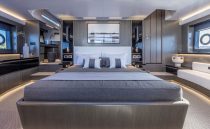 PEARL 82 PEARLY SPENCER INTERIOR