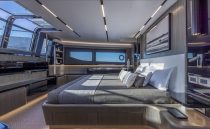 PEARL 82 PEARLY SPENCER INTERIOR