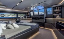 PEARL 82 PEARLY SPENCER INTERIOR