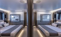 PEARL 82 PEARLY SPENCER INTERIOR