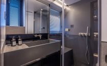 PEARL 82 PEARLY SPENCER INTERIOR