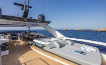 PEARL 82 PEARLY SPENCER EXTERIOR