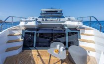 PEARL 82 PEARLY SPENCER EXTERIOR