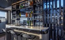 PEARL 82 PEARLY SPENCER INTERIOR