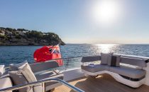 charter a yacht pearl 62